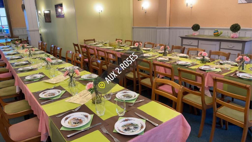 Hotel Restaurant Aux Deux Roses 뇌프브리작 외부 사진